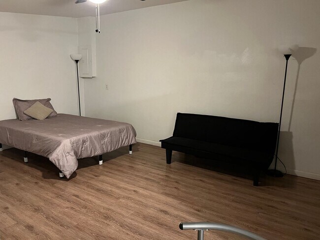 Building Photo - Furnished ALL BILLS PAID Backhouse Efficie...