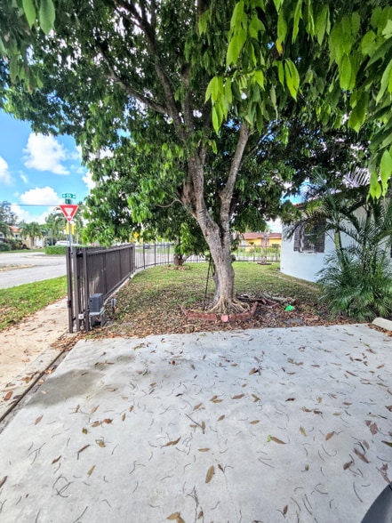 Building Photo - 5451 SW 5th Terrace