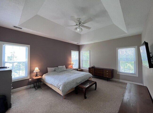 Building Photo - 1721 Fox Ridge Ct