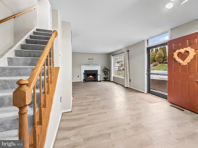 Building Photo - 6586 Hemlock Point Rd