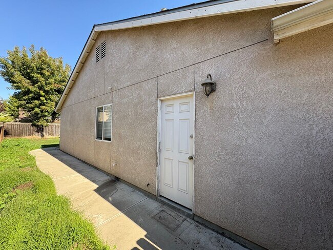 Building Photo - Lovely home available in Shannon Ranch area!