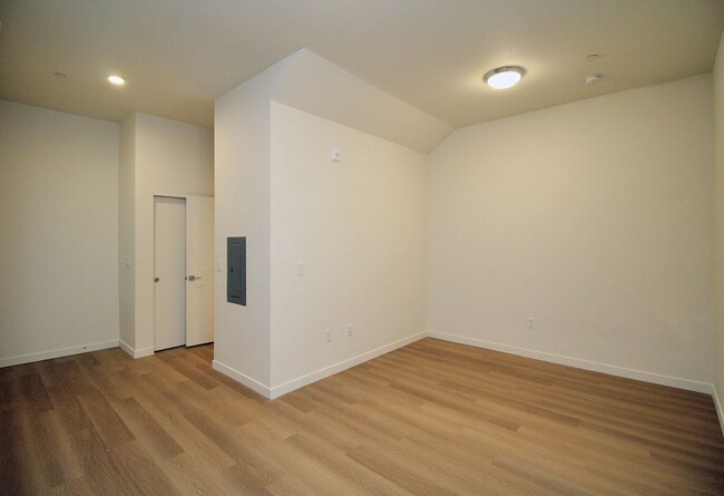 Building Photo - 1111 SE Tenino St