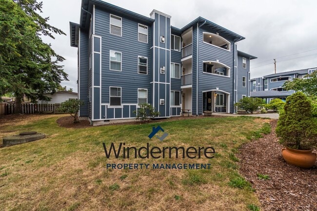 Building Photo - 2 Bed + Den/Office  2 Bath Condo W/S/G Inc...