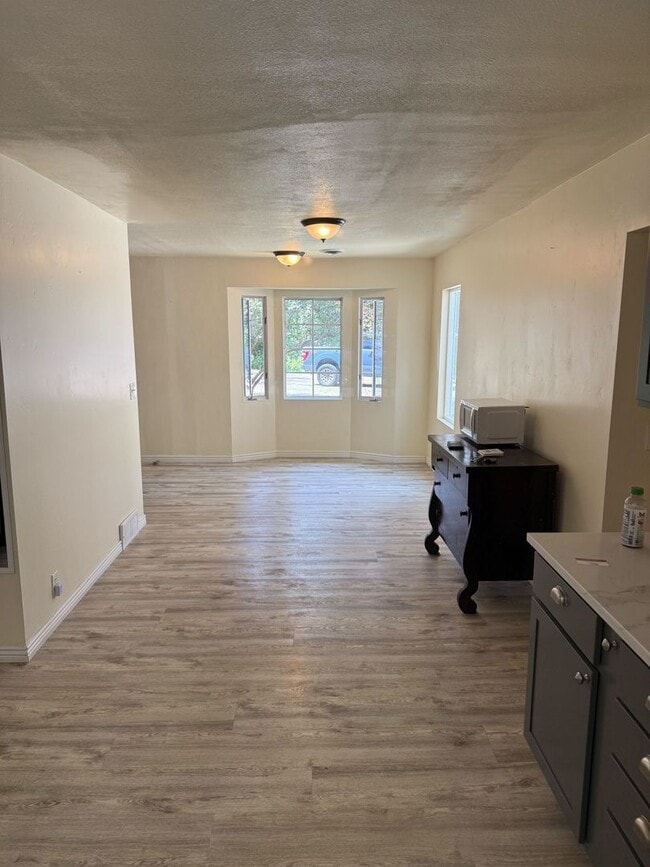 Building Photo - 1533 3rd Ave W