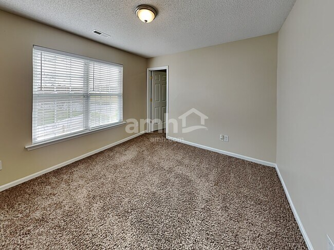 Building Photo - 5323 Kim St SW