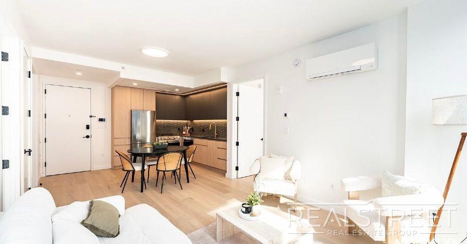 Building Photo - Schermerhorn Street