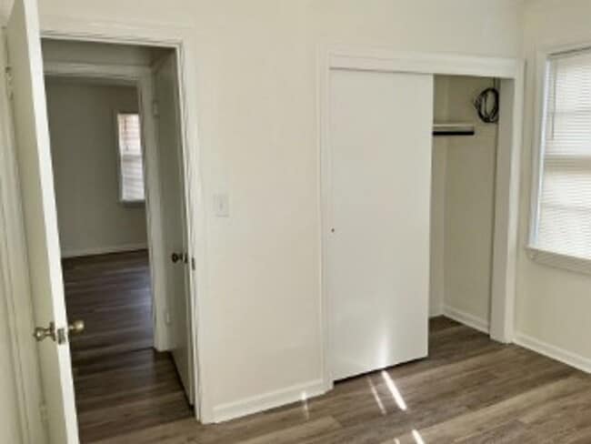 Building Photo - Larchmont