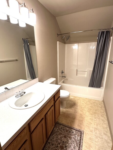 Building Photo - 3312 SE Concord Rd