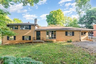 Building Photo - Affordable in Oak Hill/Green Hills - Now A...