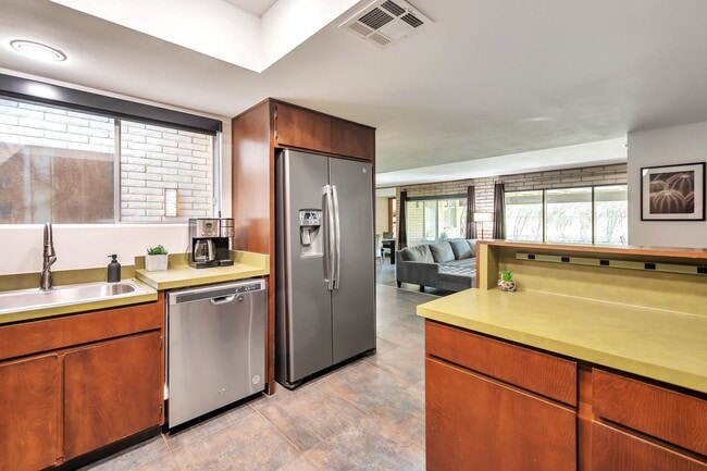 Building Photo - TEMPE GOLF COURSE HOME in SHALIMAR NEIGHBO...