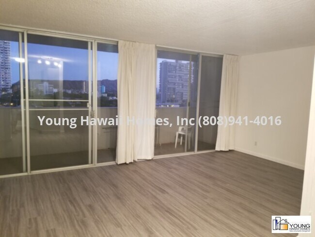 Building Photo - Nice Studio unit located behind Puck's Alley and close to UH.  Water &amp; Sewer included.
