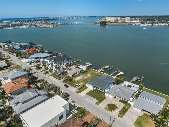 Building Photo - 828 Bay Point Dr