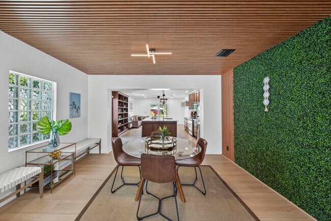 Building Photo - 510 NE 8th Ave