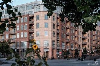 Building Photo - 1610 Little Raven St