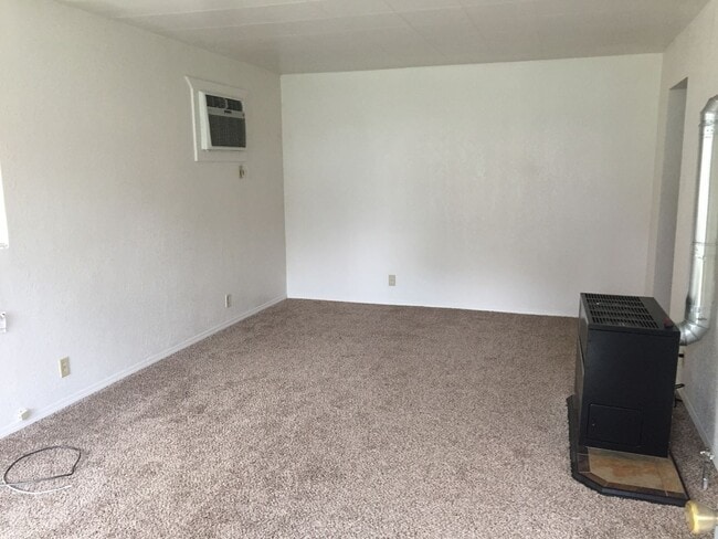 Building Photo - 3BD 2BTH - FENCED YARD & WASHER DRYER HOOK...