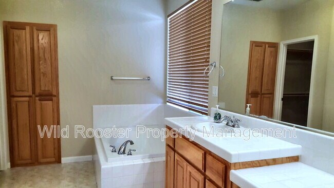 Building Photo - 6624 Capwell Way