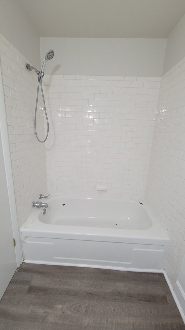 Building Photo - $400 off one month.  Call for details "Cha...