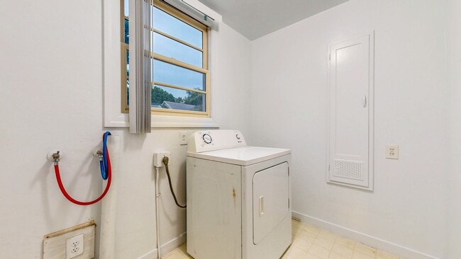Building Photo - PURE Property Management -  Charming 2BR/1...