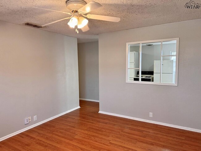 Building Photo - 1813 Westcliff Dr