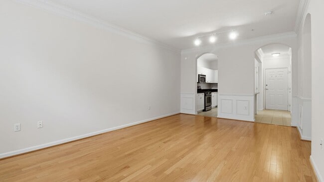 Building Photo - RENOVATED 1 BEDROOM 1 BATH CONDO IN THE COLONNADE IN KENTLANDS