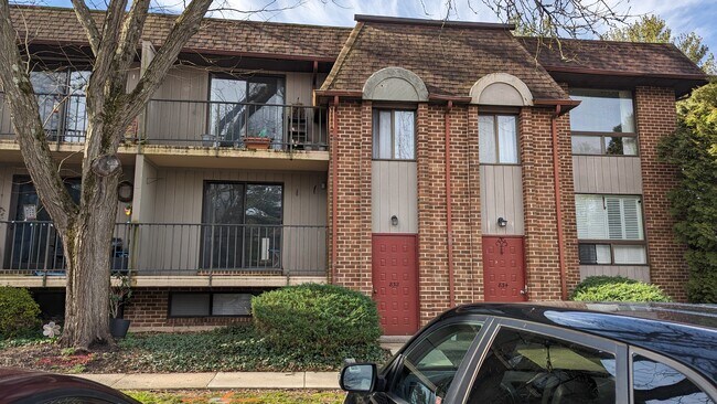 Primary Photo - 832A Putnam Blvd