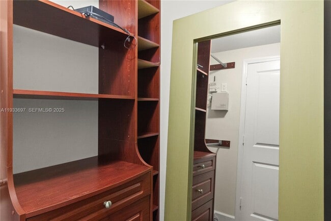 Building Photo - 1605 Euclid Ave