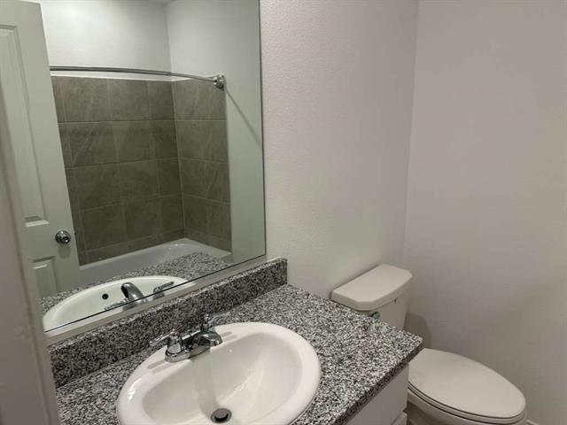 Building Photo - 1790 Courage Crk