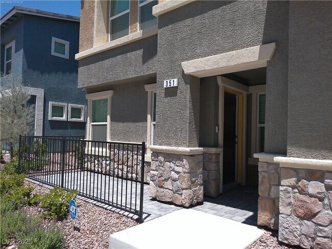 Building Photo - 351 Summer Sparrow Ave