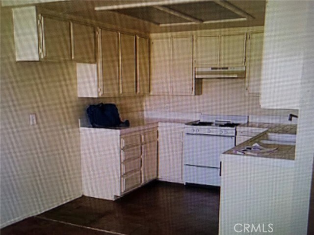 Building Photo - 1530-1204 W 204th St