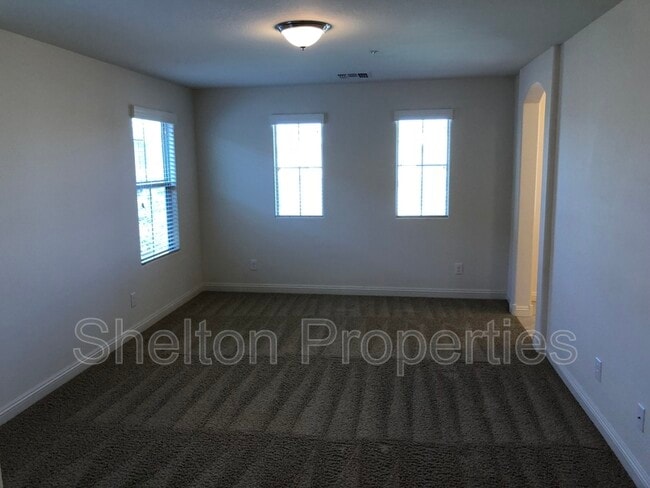 Building Photo - 20901 W Maiden Ln