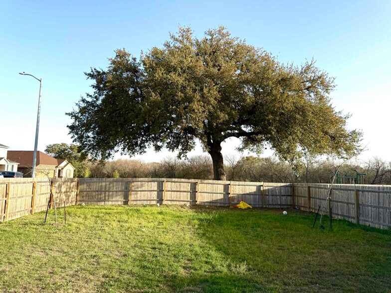 Building Photo - 11303 Camassia