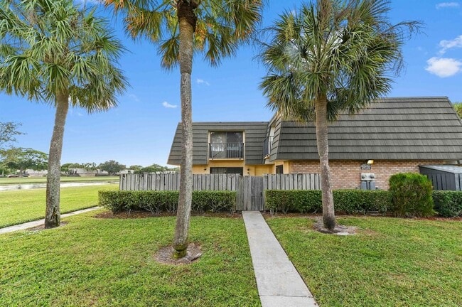 Building Photo - 619 6th Way