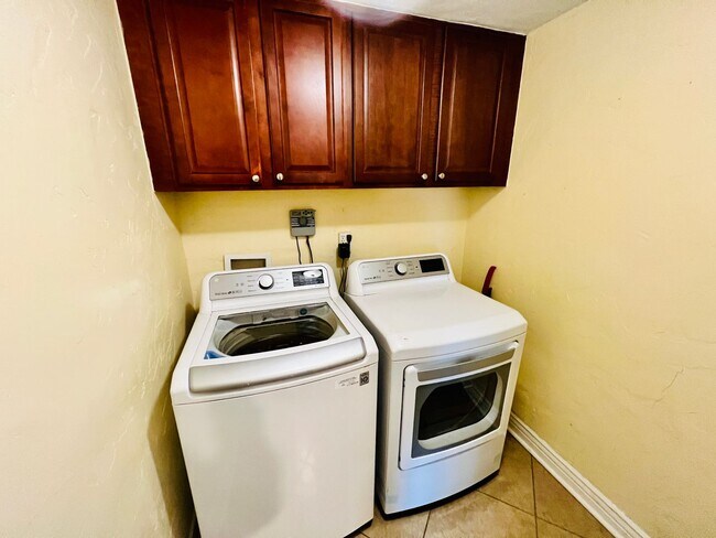 Building Photo - UNIVERSITY HILLS, CHARMING RANCH HOME, UPDATES THROUGHOUT, 3 BED, LARGE YARD, DECK AND PERGOLA .