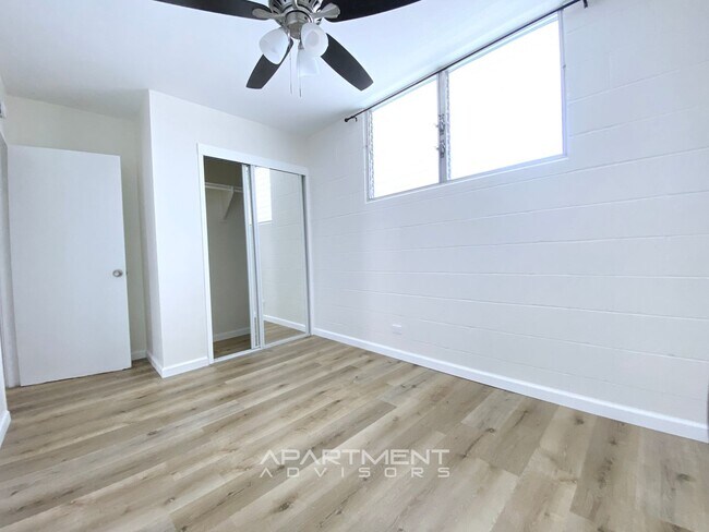 Building Photo - 1130 Hassinger St