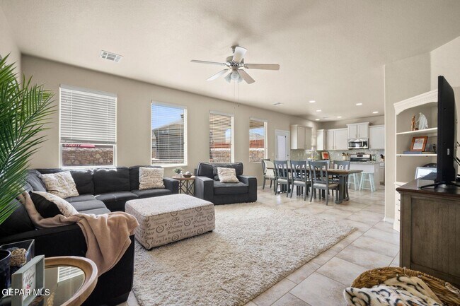 Building Photo - 3825 Loma Reina