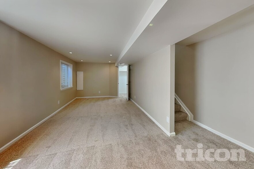 Building Photo - 1392 S Akron Ct