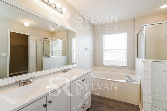 Building Photo - Experience the Lifestyle awaiting you!