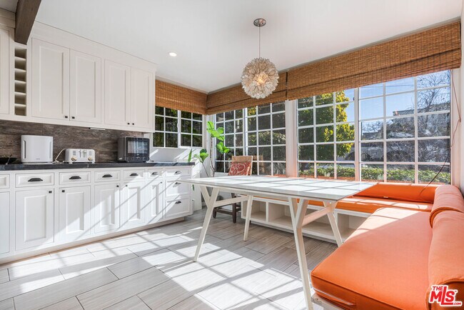 Building Photo - 12413 Beatrice St