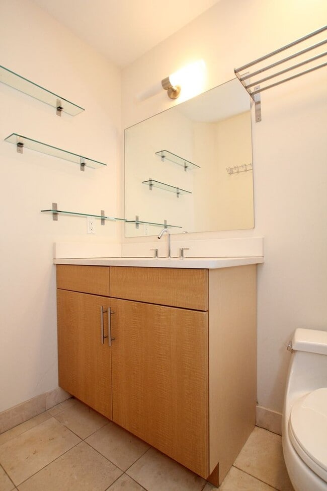 Building Photo - 239 Market St