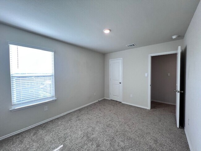 Building Photo - Solana Ridge Subdivision