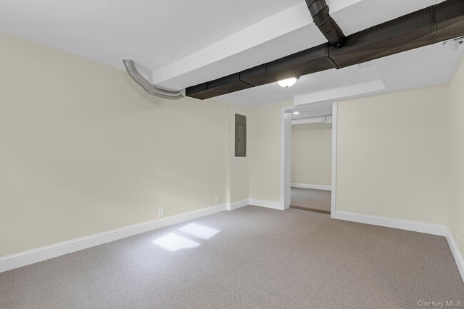 Building Photo - 21 Reading Rd