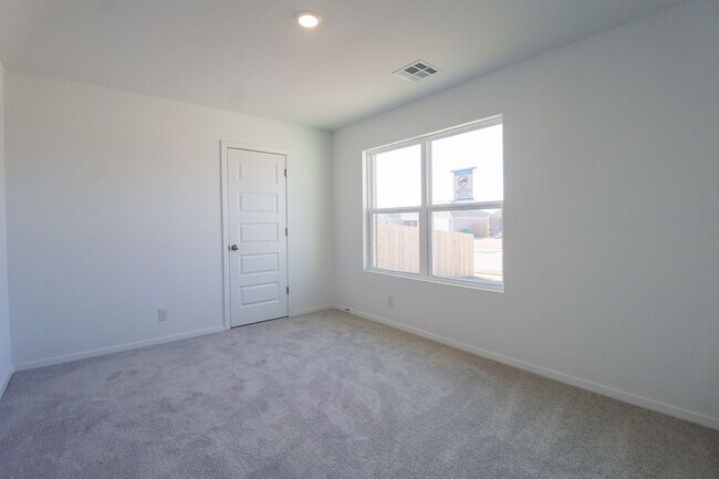 Building Photo - New Build 3 Bedroom 2 Bath available 6/1 in Robninson Ranch!