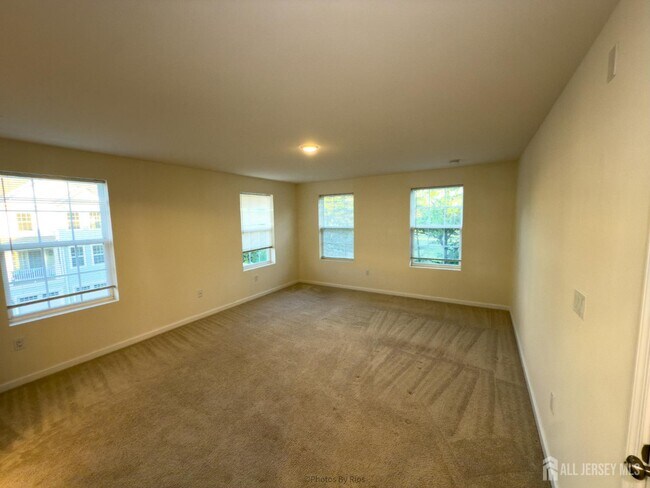 Building Photo - 246 Park Ln