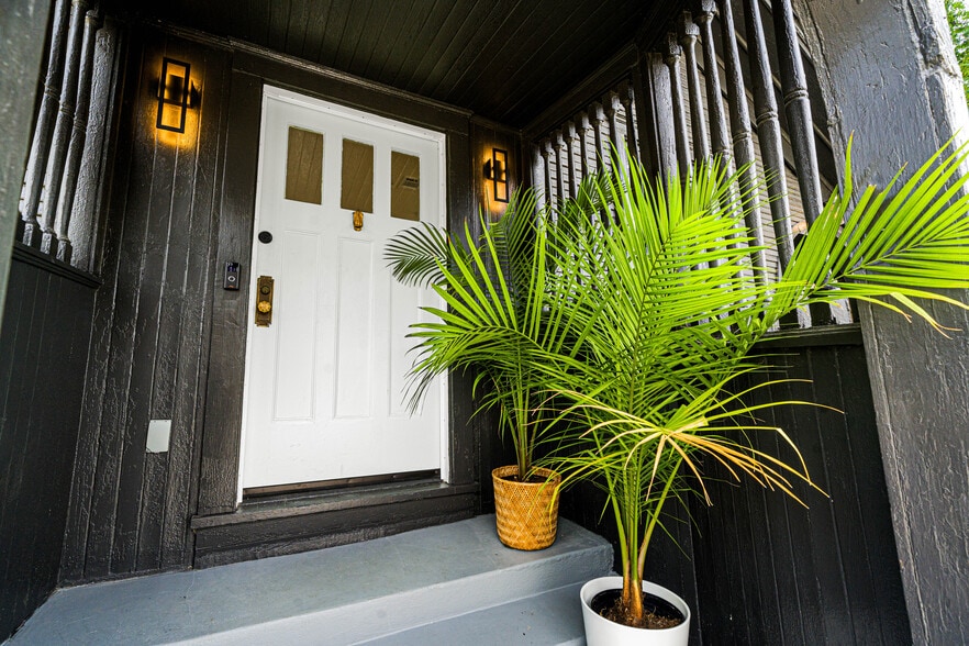 Building Photo - 540 Adams St