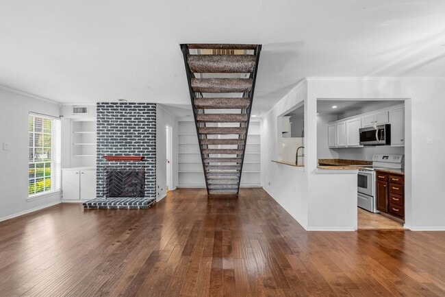 Building Photo - 5534 Beverly Hill St