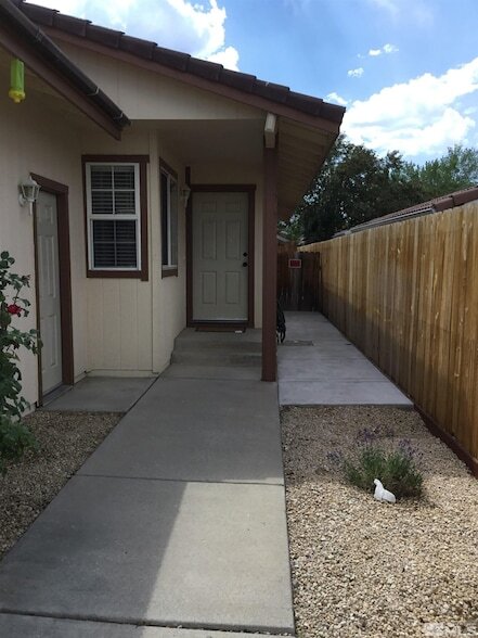 Building Photo - 6950 Forsythia Way