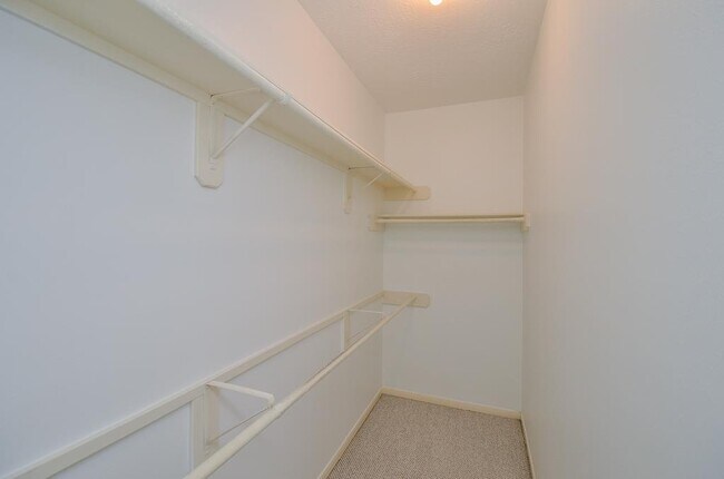 Building Photo - 139 Skycrest Dr