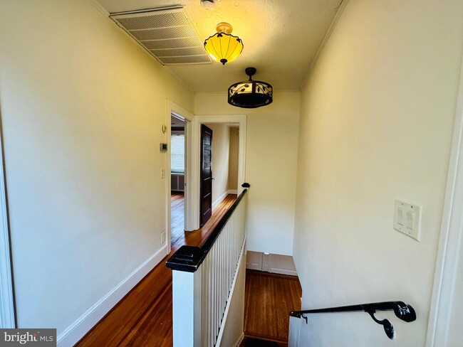 Building Photo - 3902 Hadley Square W