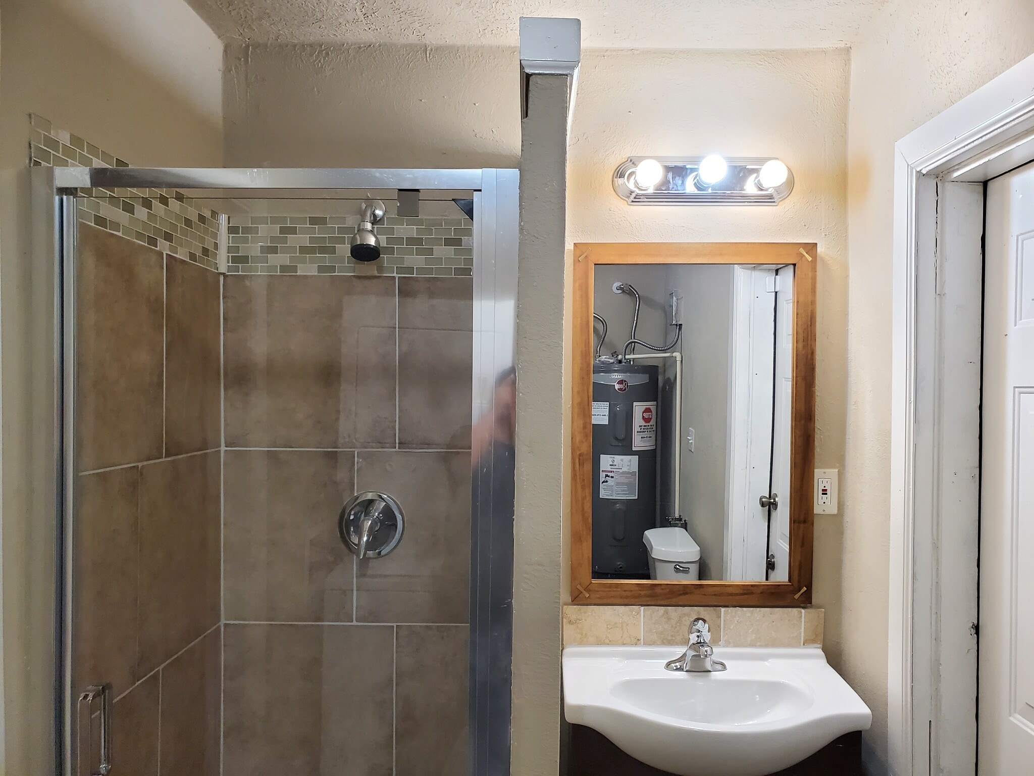 Building Photo - 5131 Lyndhurst Dr