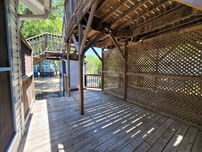 Building Photo - 113/115 Vitra Place